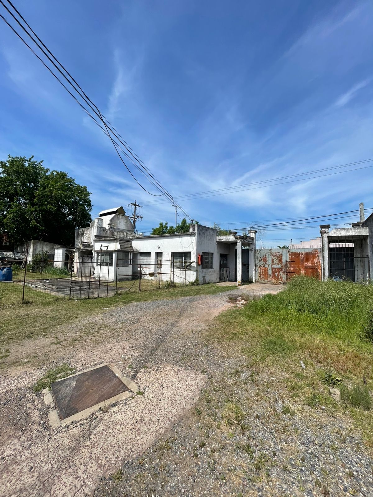 gran nave de 7000 m2 cubiertos en el centro de Luján ex ruta 7 - Image 7