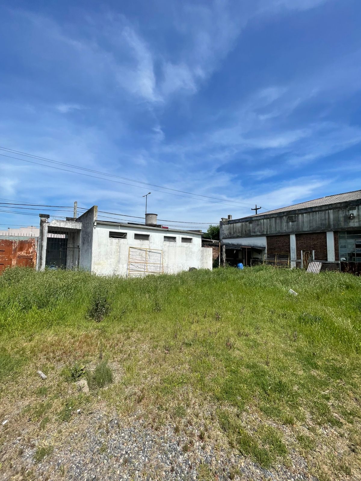 gran nave de 7000 m2 cubiertos en el centro de Luján ex ruta 7 - Image 13