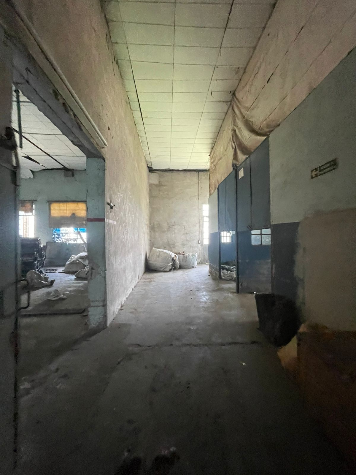 gran nave de 7000 m2 cubiertos en el centro de Luján ex ruta 7 - Image 11