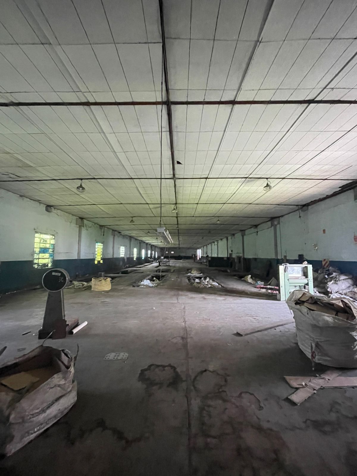 gran nave de 7000 m2 cubiertos en el centro de Luján ex ruta 7 - Image 4