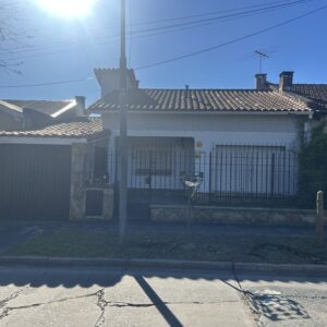 Casa Chalet VENTA - AlQUILER ,Schumann 1517 , Hurlingham  Buenos Aires